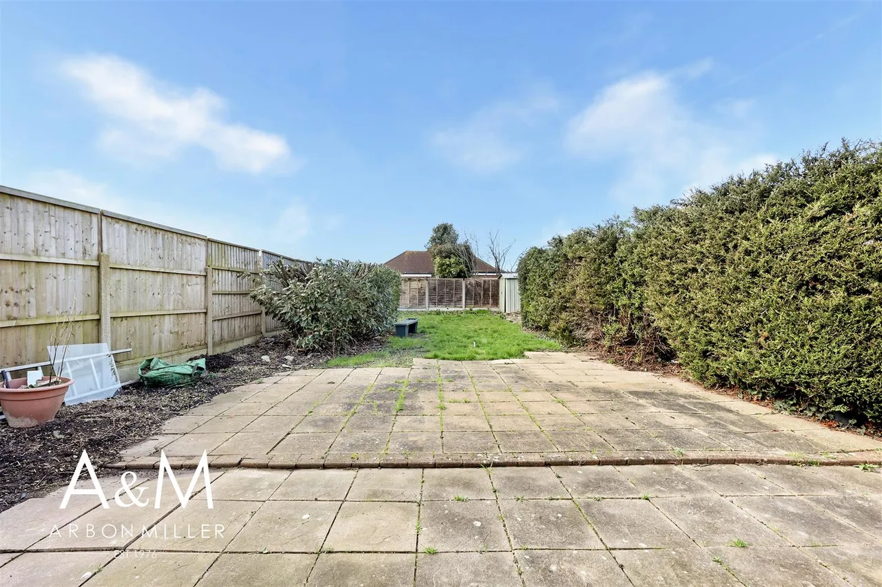 Kirkland Avenue, Clayhall, Essexx, Ilford, Essex, IG50TN, photo 15