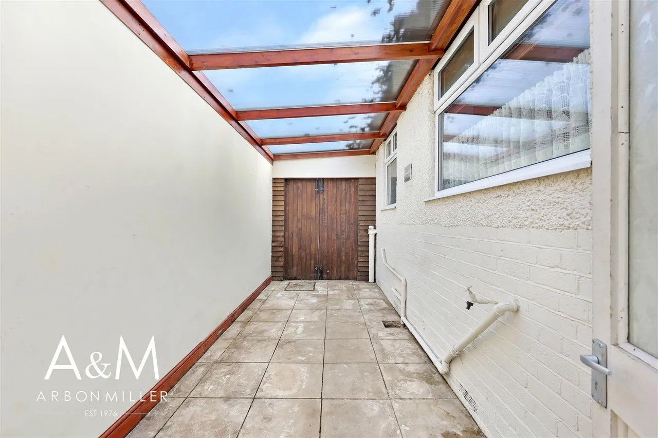 Kirkland Avenue, Clayhall, Essexx, Ilford, Essex, IG50TN, photo 14