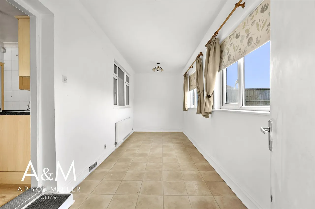 Kirkland Avenue, Clayhall, Essexx, Ilford, Essex, IG50TN, photo 9