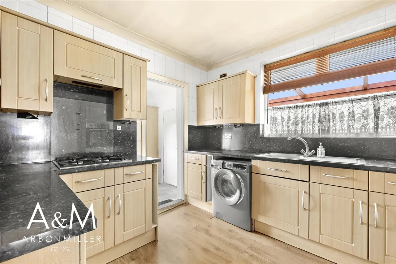 Kirkland Avenue, Clayhall, Essexx, Ilford, Essex, IG50TN, photo 6