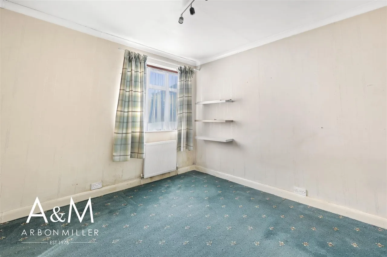 Kirkland Avenue, Clayhall, Essexx, Ilford, Essex, IG50TN, photo 11