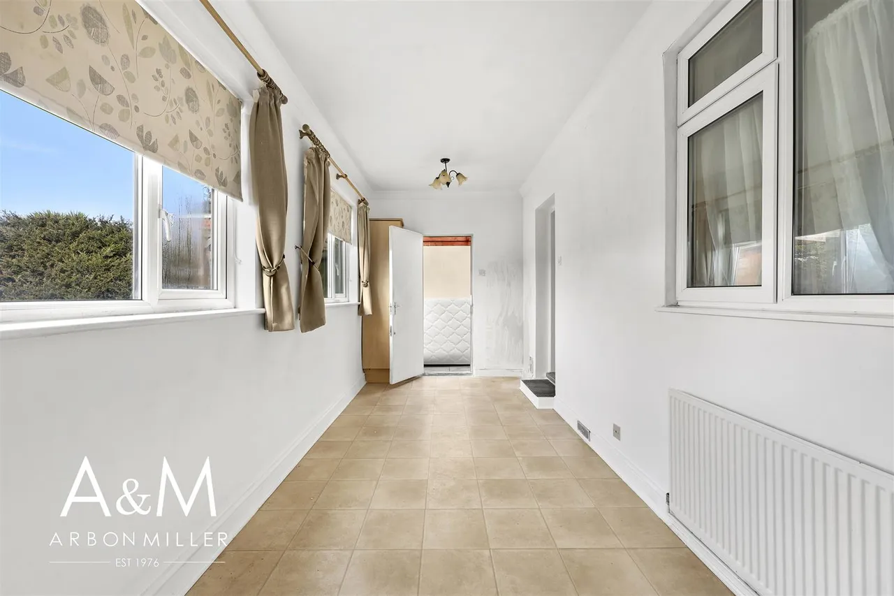 Kirkland Avenue, Clayhall, Essexx, Ilford, Essex, IG50TN, photo 10