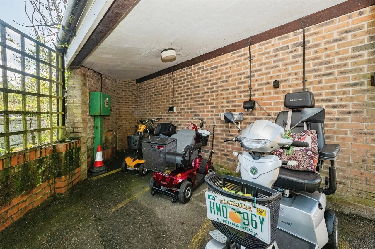 London Road, DORCHESTER, photo 7