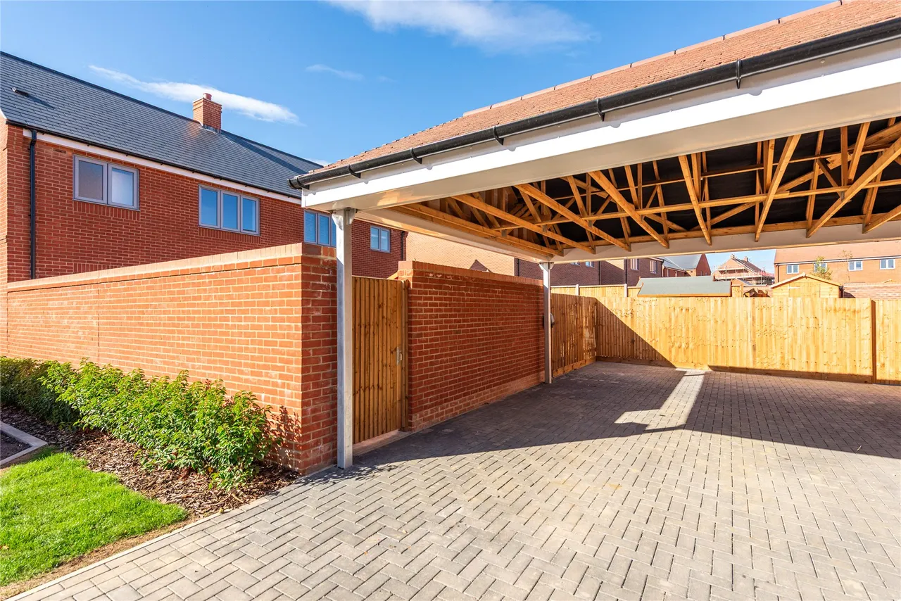 Moreton Road, MK18, photo 4