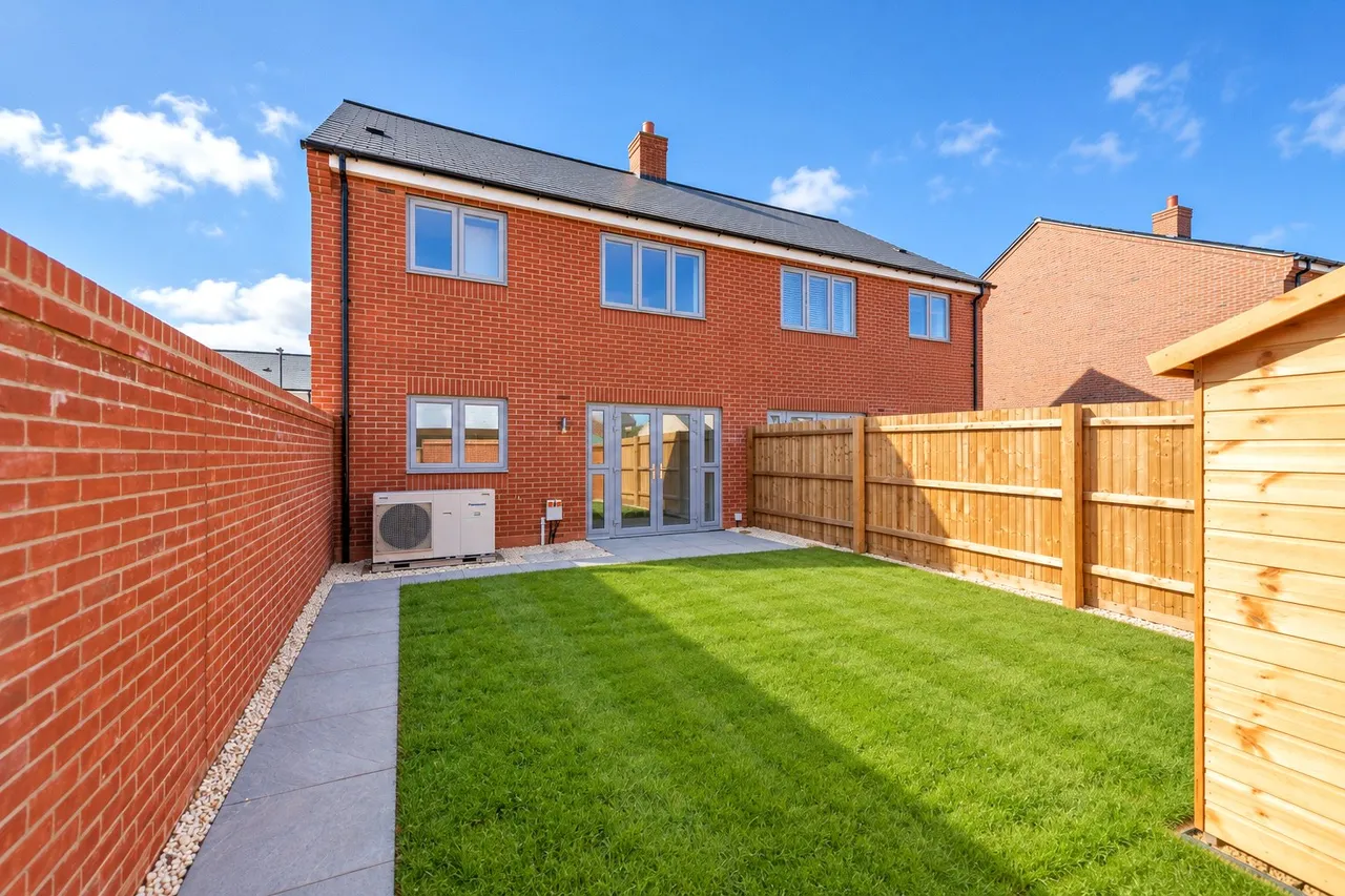 Moreton Road, MK18, photo 13