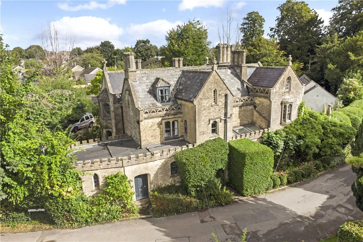 8 bed house to rent, Castlefields, Calne, SN11