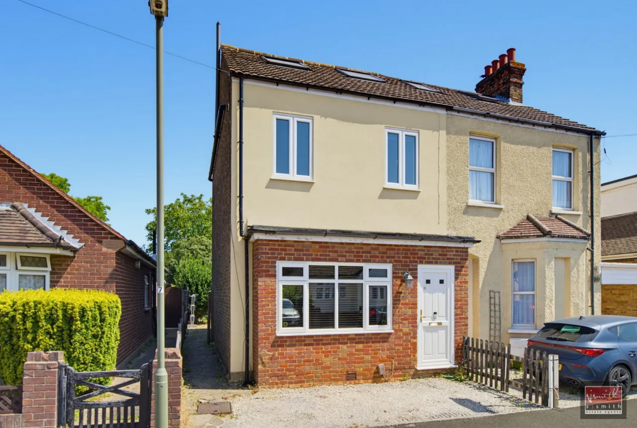 4 bed house for sale, Park Avenue, Egham, TW20