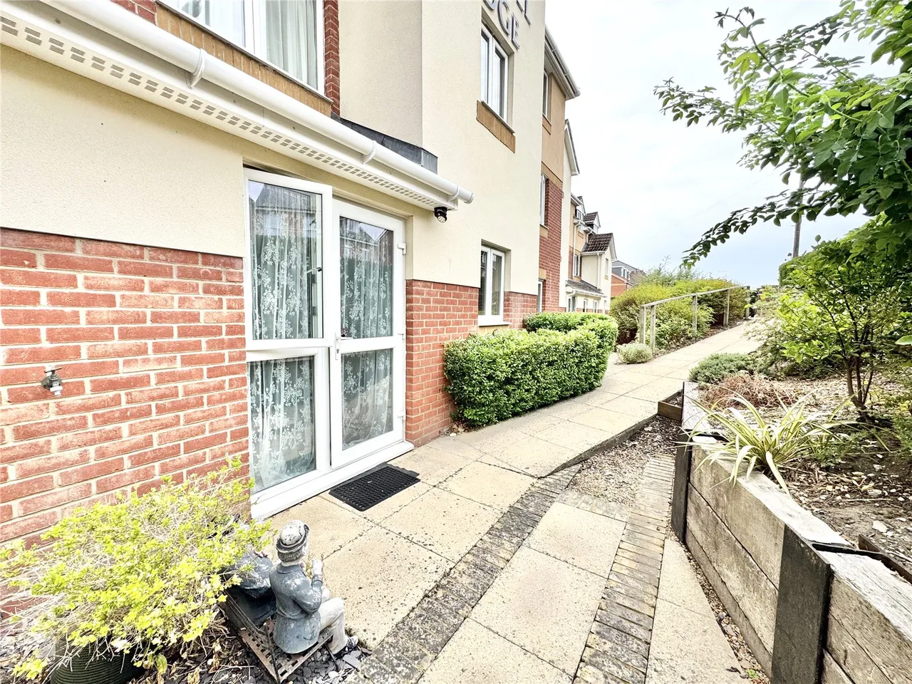 Victoria Road, Farnborough, Hampshire, GU14 7PB, photo 11