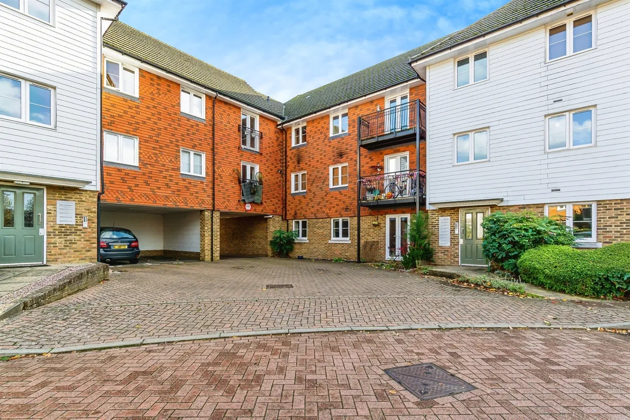 2 bed flat for sale — Albion Way, Edenbridge