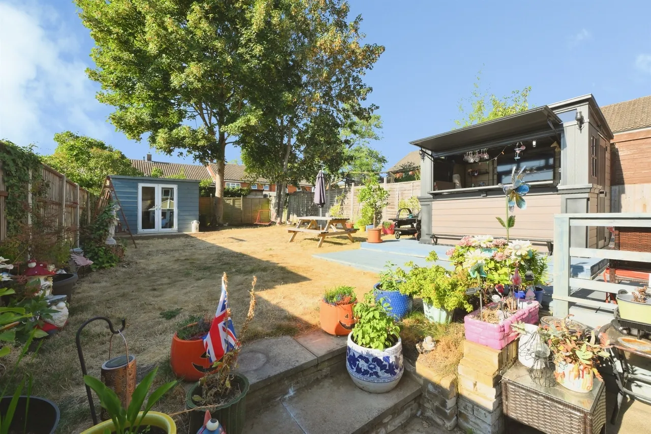 Cuttys Lane, Stevenage, photo 2