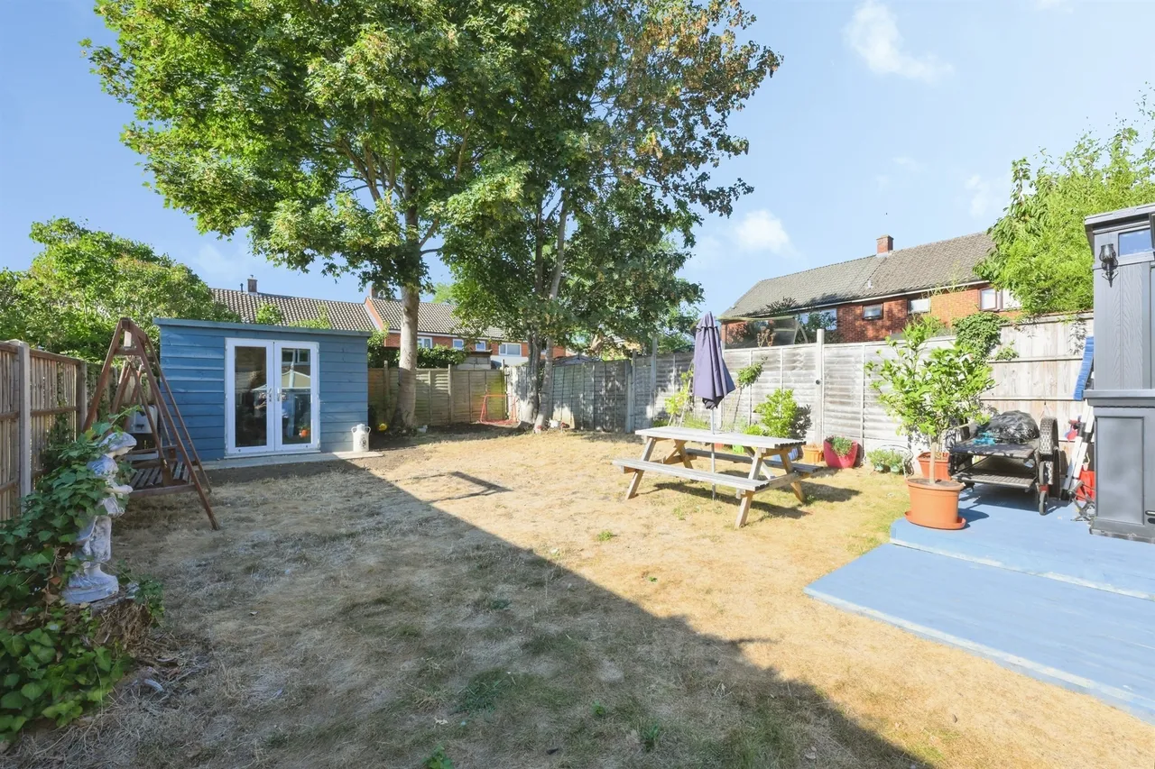 Cuttys Lane, Stevenage, photo 11