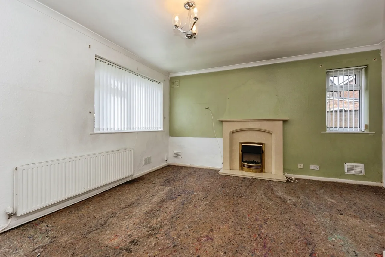 Sale, Greater Manchester, M33, photo 3