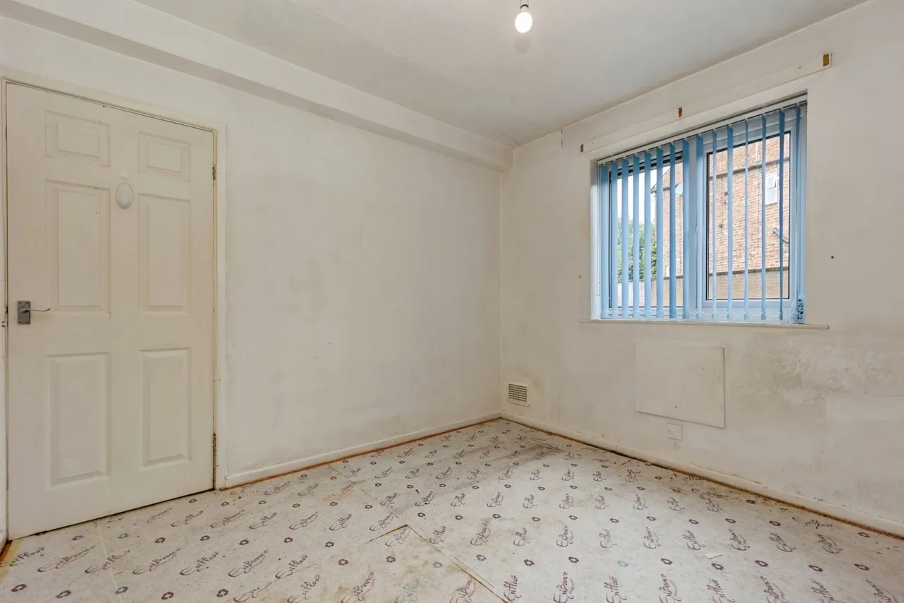 Sale, Greater Manchester, M33, photo 12