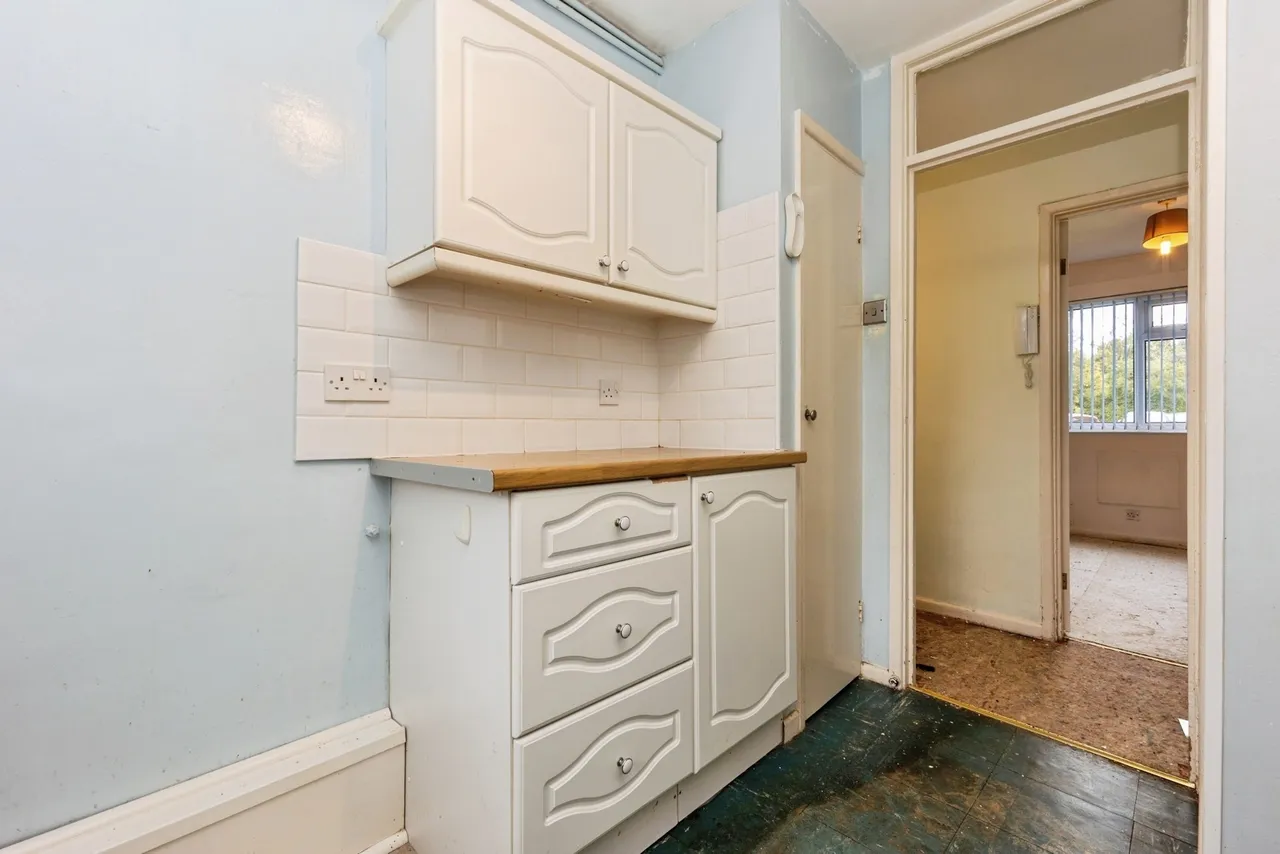 Sale, Greater Manchester, M33, photo 8