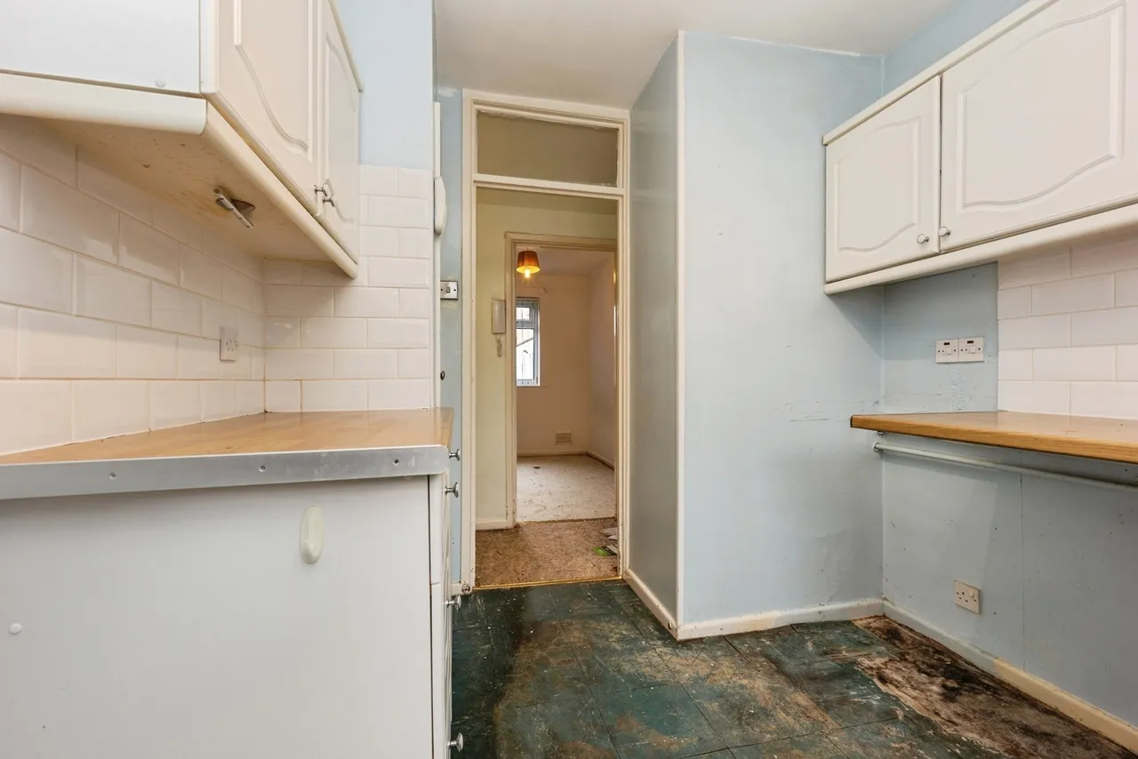 Sale, Greater Manchester, M33, photo 7