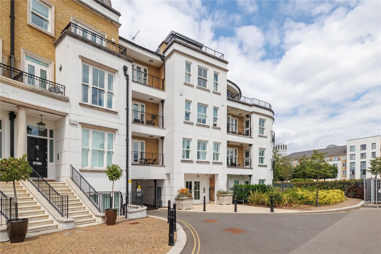 3 bed flat for sale, Imperial Crescent, London, SW6
