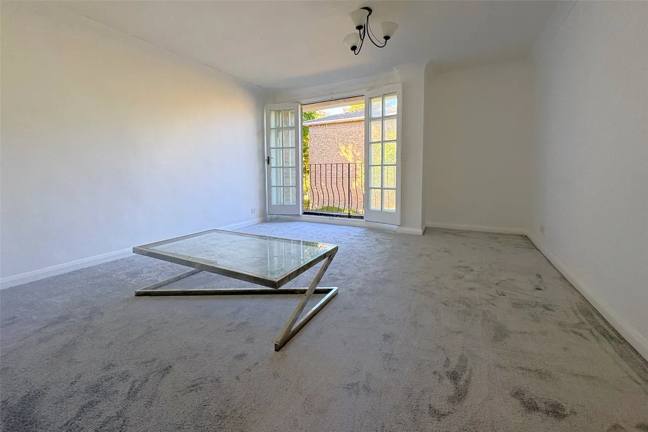 Waters Drive, Staines-upon-Thames, TW18, photo 3