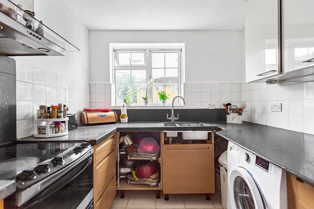 Waters Drive, Staines-upon-Thames, TW18, photo 8
