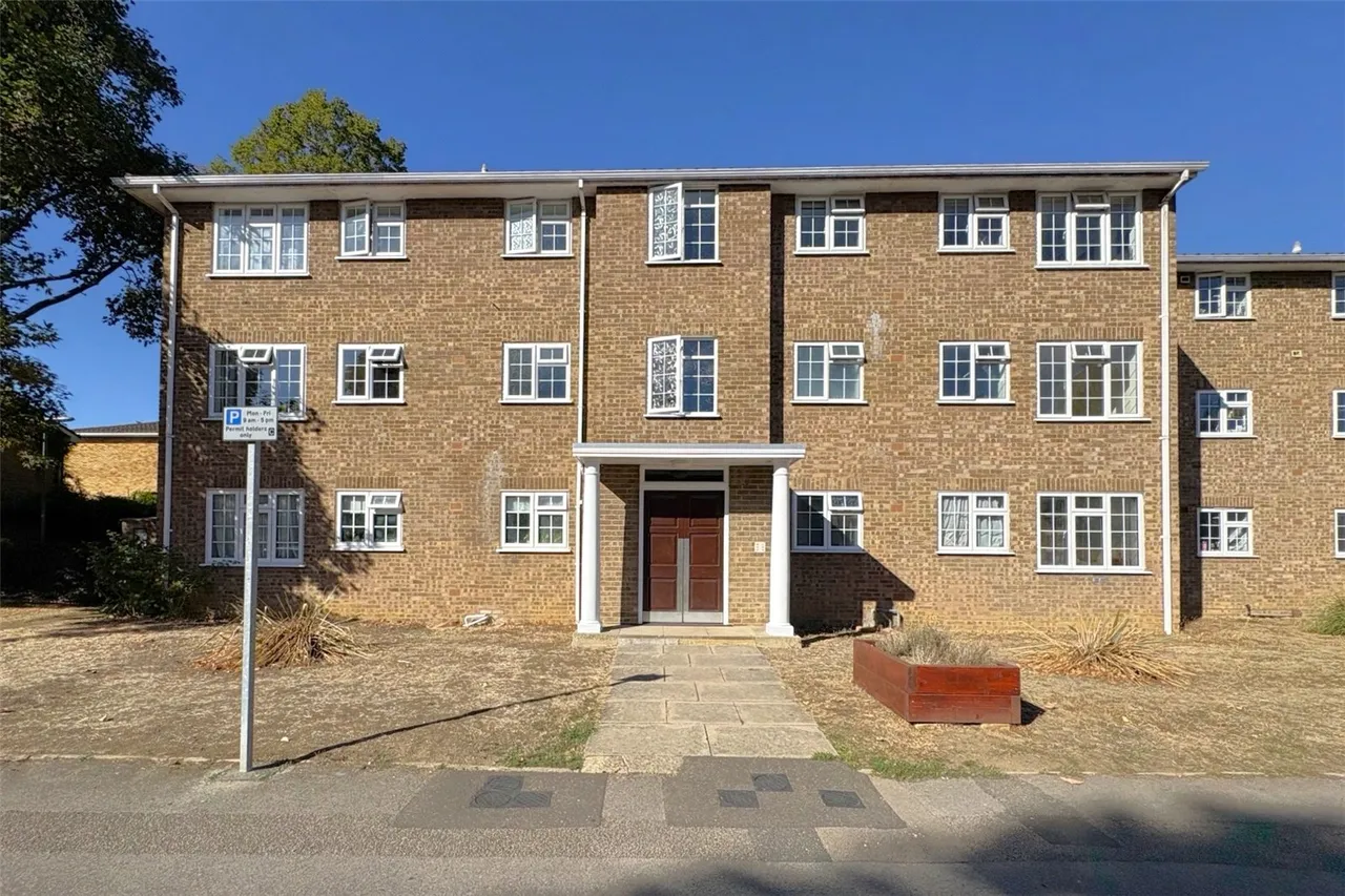 2 bed flat for sale, Waters Drive, Staines-upon-Thames, TW18