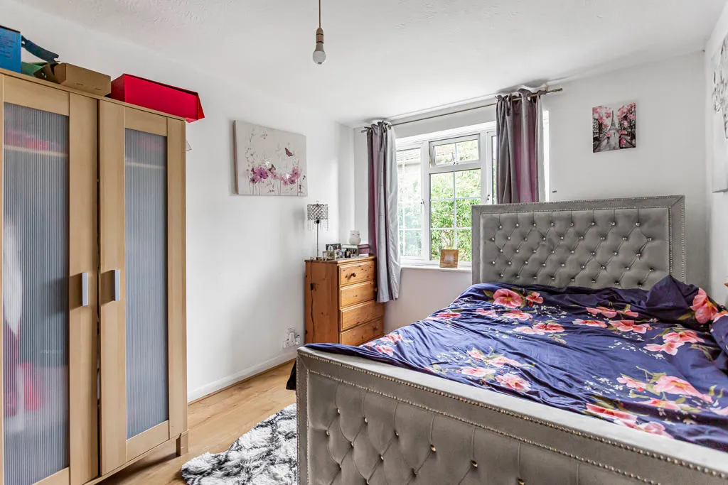 Waters Drive, Staines-upon-Thames, TW18, photo 9