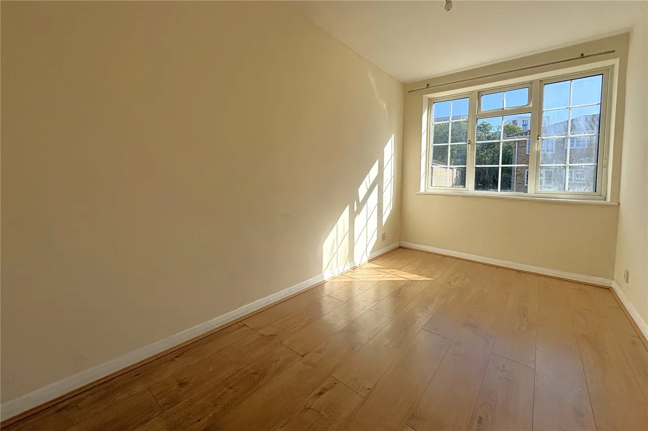 Waters Drive, Staines-upon-Thames, TW18, photo 6