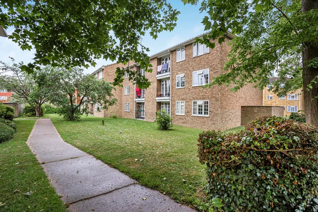 Waters Drive, Staines-upon-Thames, TW18, photo 11