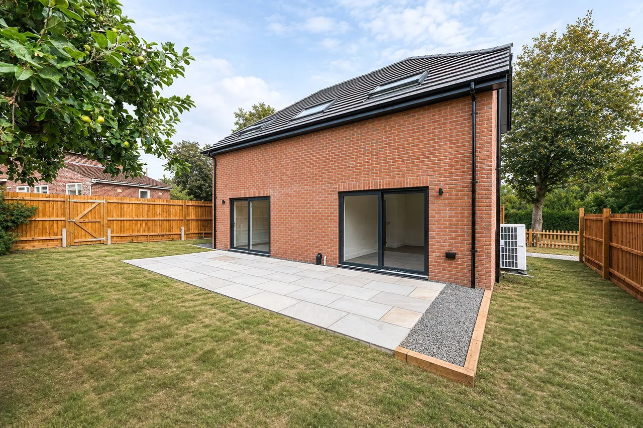 Green Leys, St. Ives, PE27, photo 12