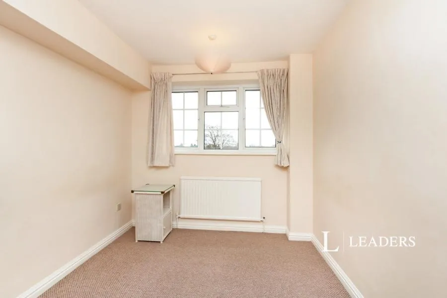 Belgrave Manor, Woking, GU22, photo 6