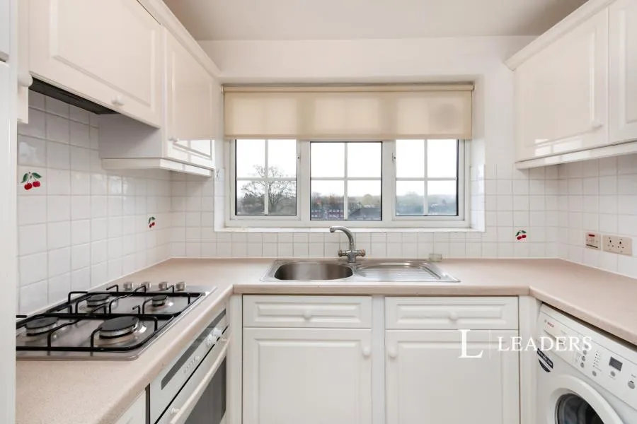 Belgrave Manor, Woking, GU22, photo 3