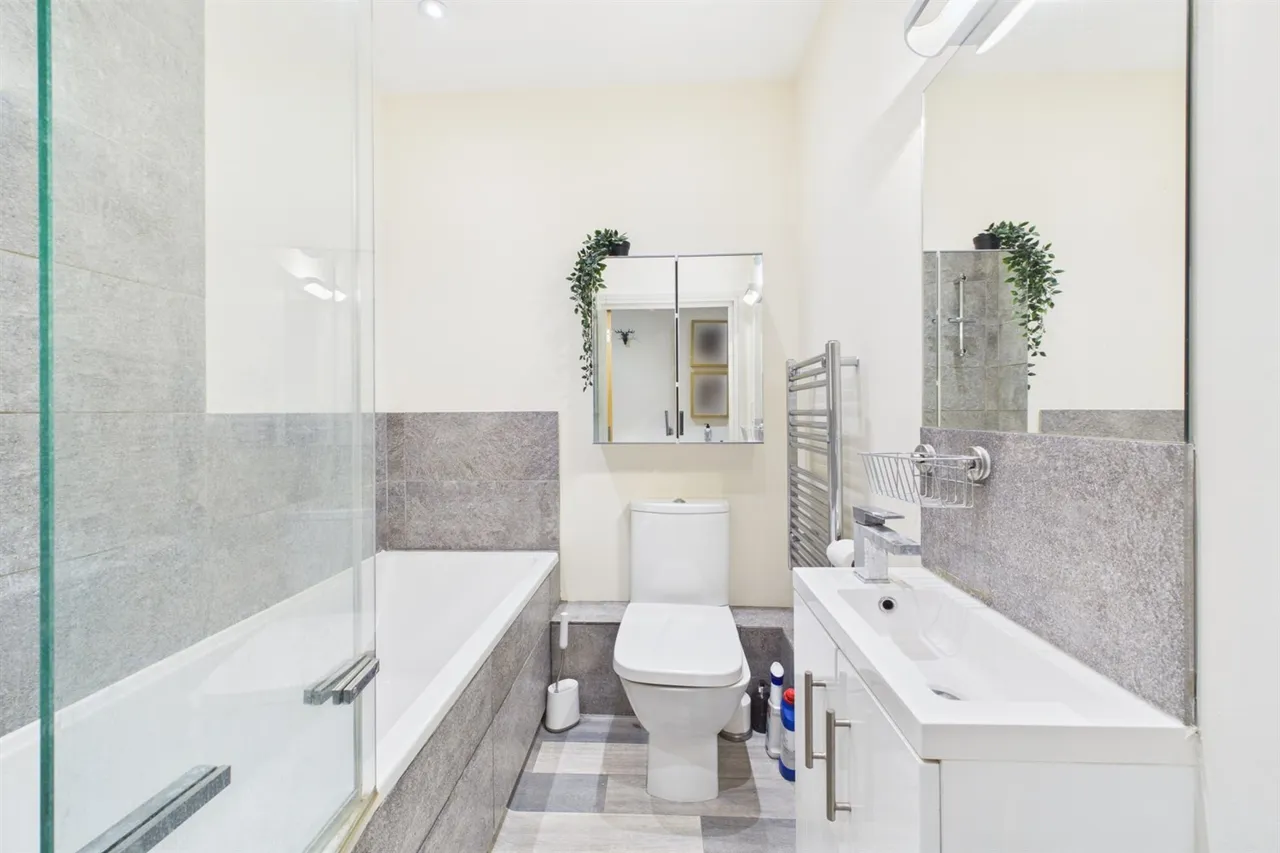 Coombe Lane, London, SW20, photo 10