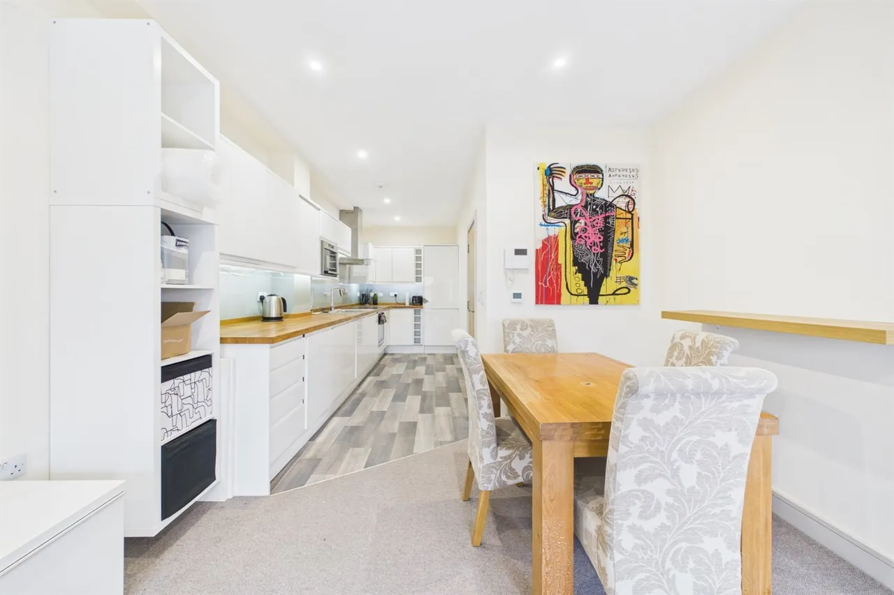 Coombe Lane, London, SW20, photo 6