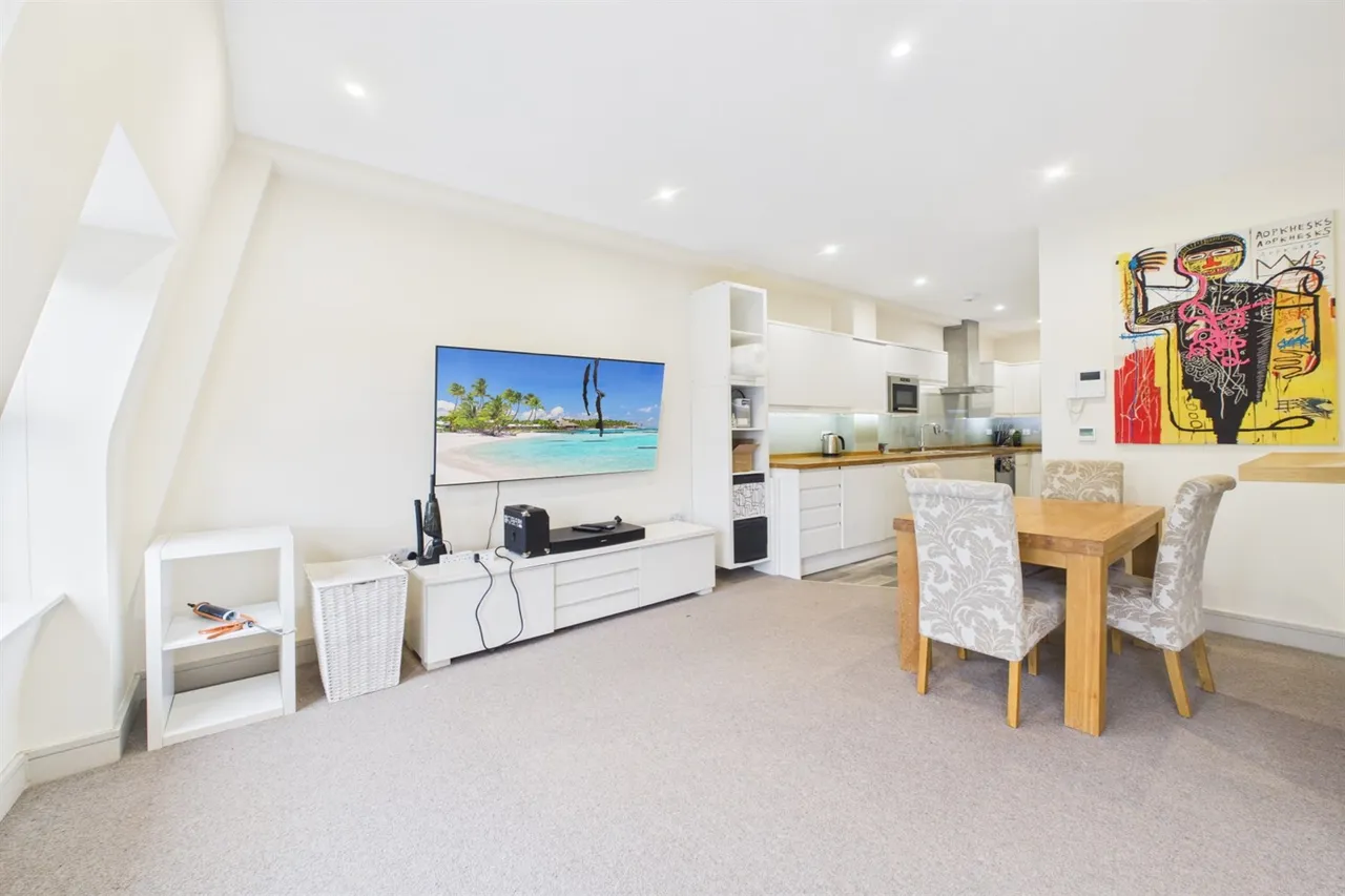 Coombe Lane, London, SW20, photo 5