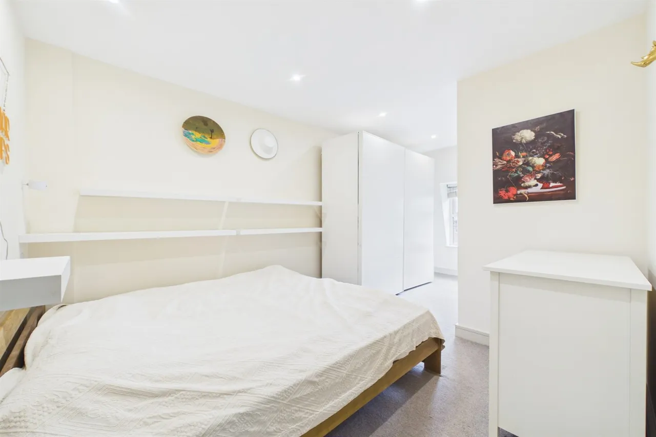 Coombe Lane, London, SW20, photo 3