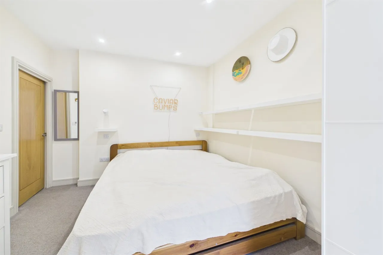 Coombe Lane, London, SW20, photo 8