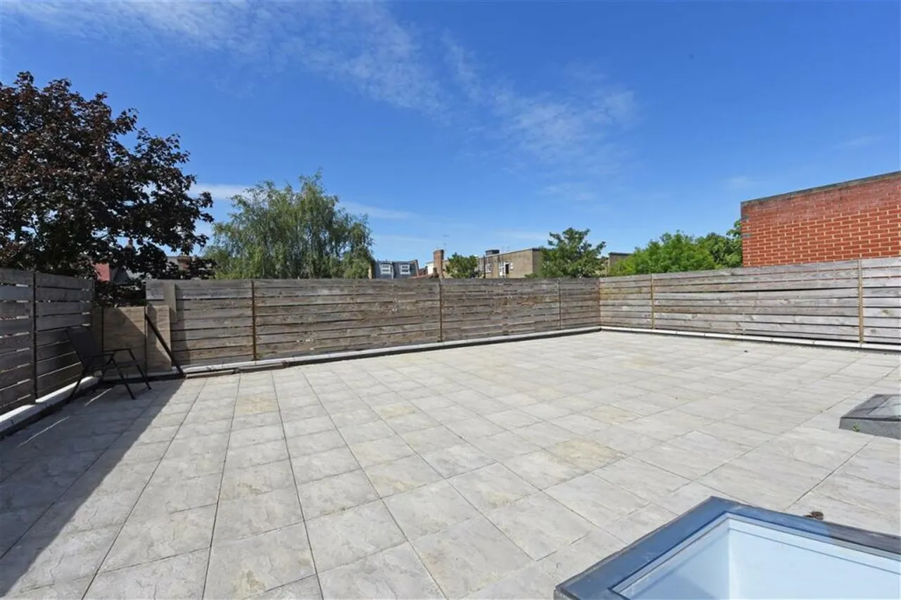 Coombe Lane, London, SW20, photo 11