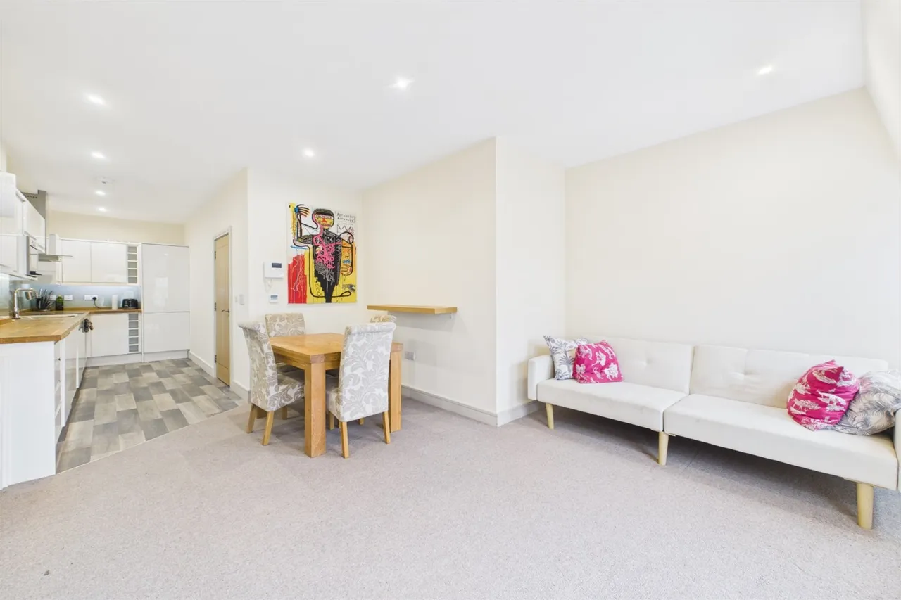 Coombe Lane, London, SW20, photo 4