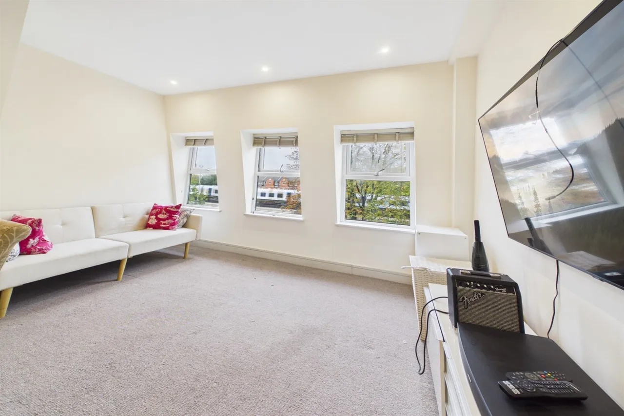 1 bed flat to rent, Coombe Lane, London, SW20