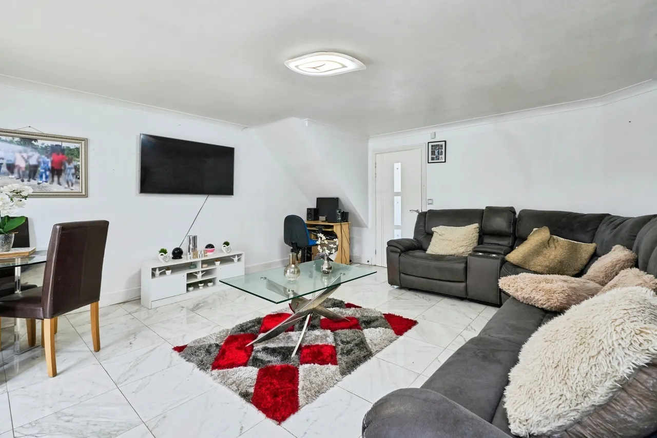 Alderley Crescent, Walsall, WS3, photo 4