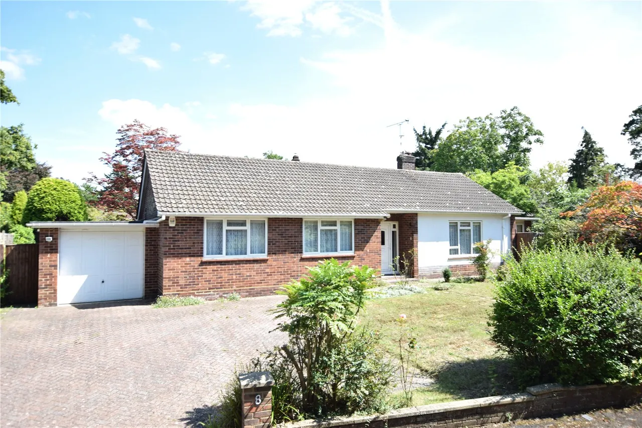 3 bed house for sale — Carlyon Close, Farnborough, Hampshire, GU14 7BX