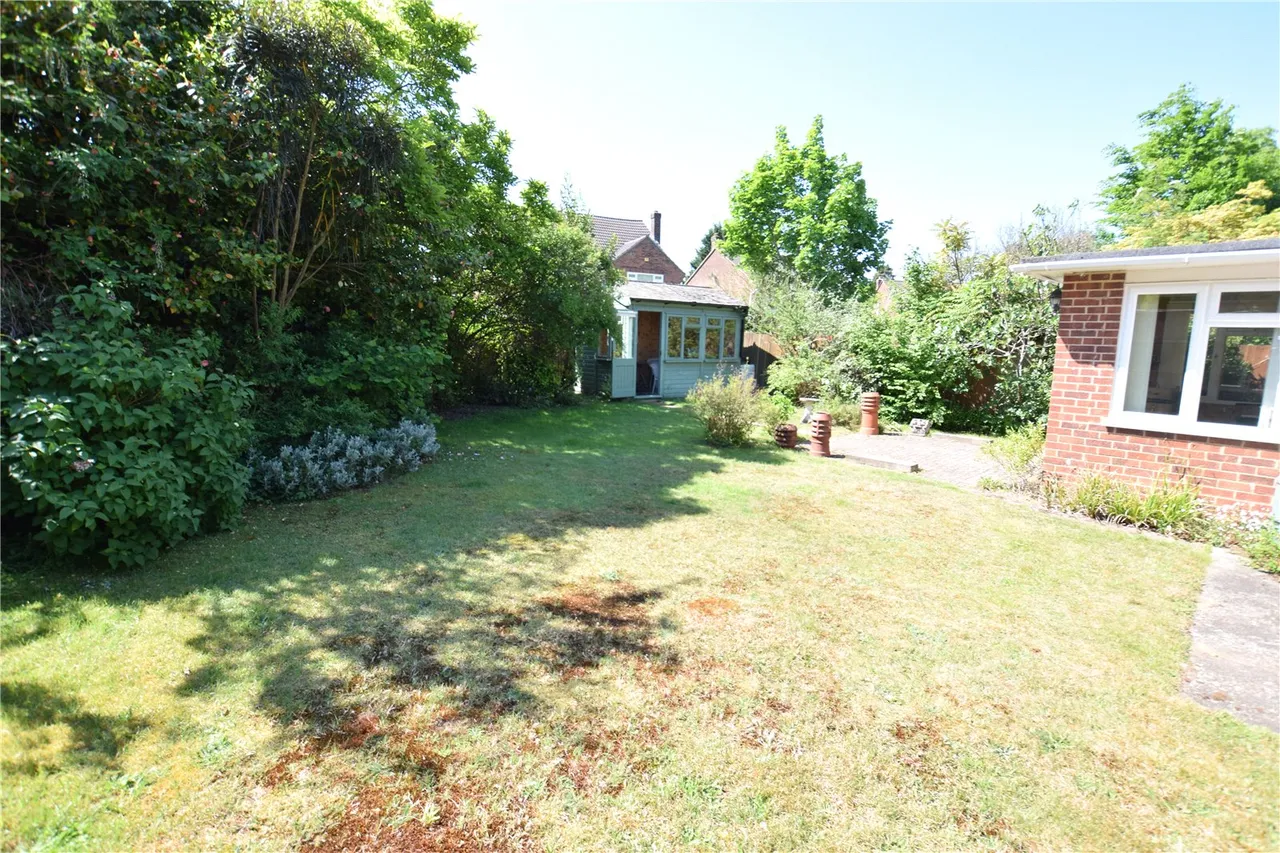 Carlyon Close, Farnborough, Hampshire, GU14 7BX, photo 3