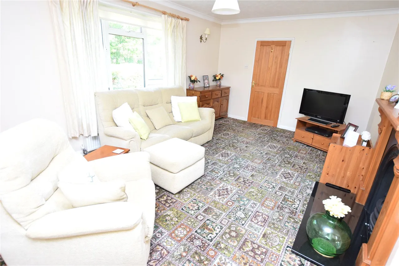 Carlyon Close, Farnborough, Hampshire, GU14 7BX, photo 10