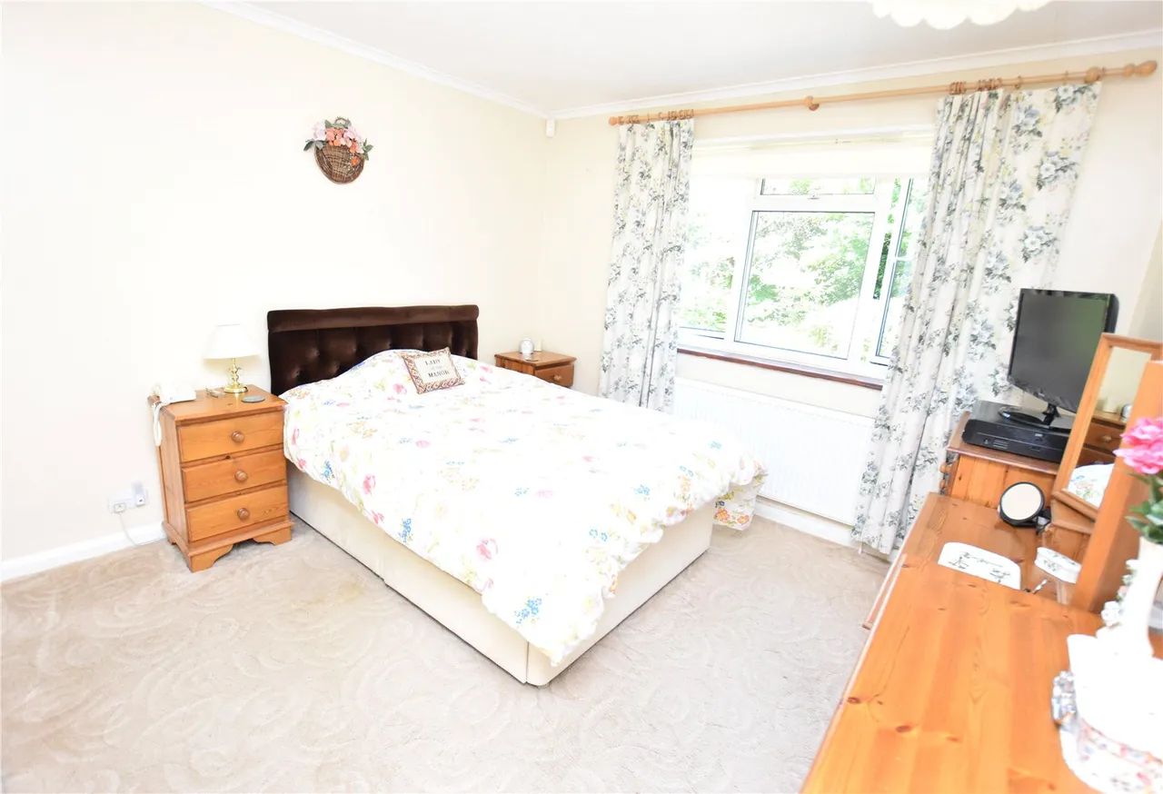 Carlyon Close, Farnborough, Hampshire, GU14 7BX, photo 5