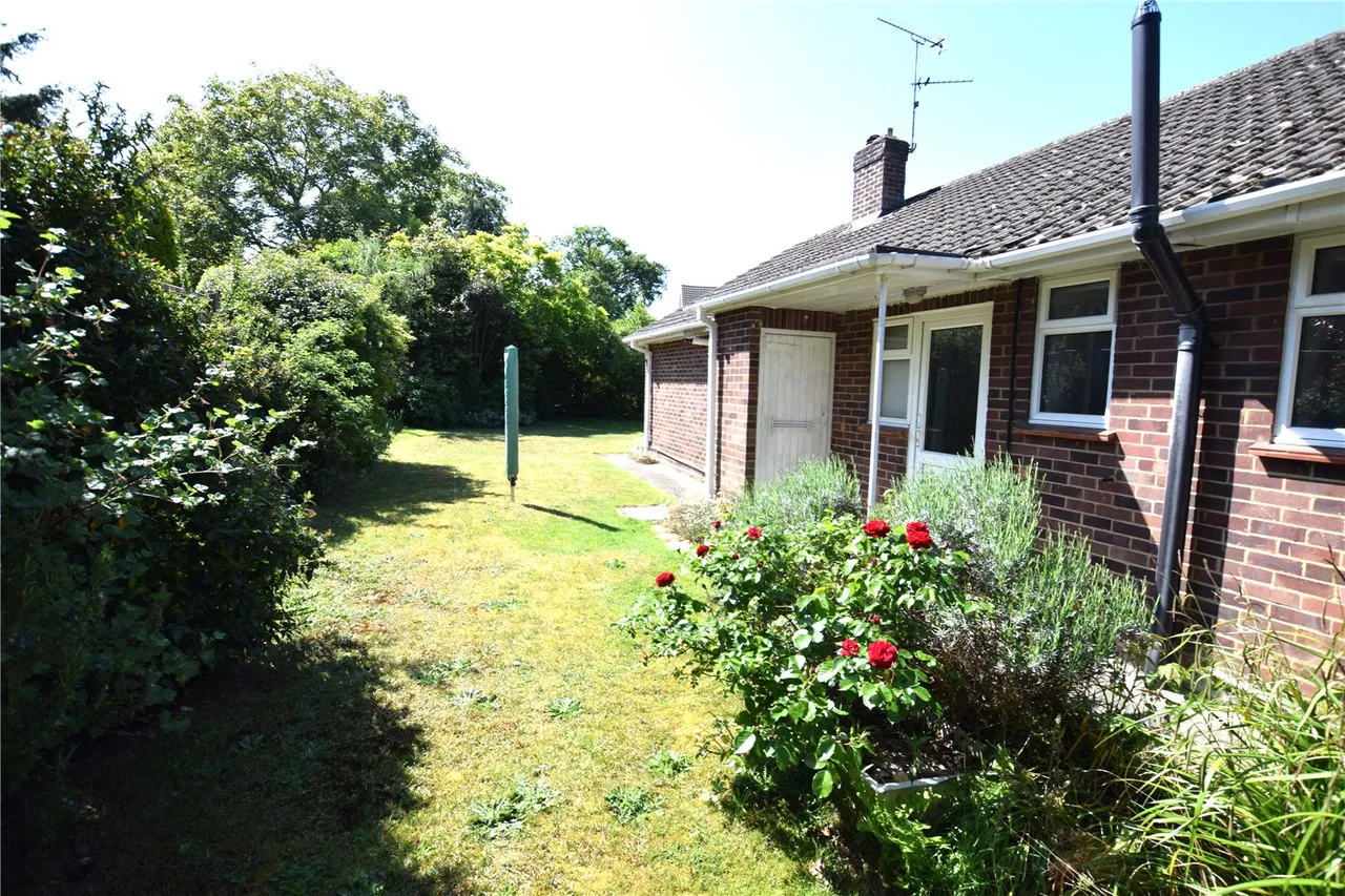 Carlyon Close, Farnborough, Hampshire, GU14 7BX, photo 16