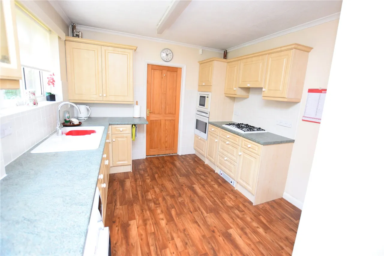 Carlyon Close, Farnborough, Hampshire, GU14 7BX, photo 9