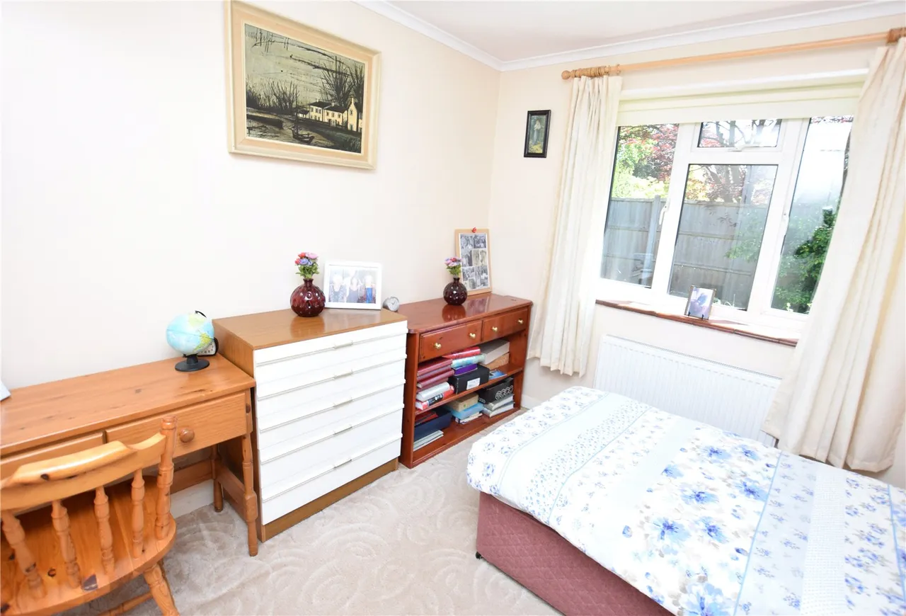 Carlyon Close, Farnborough, Hampshire, GU14 7BX, photo 6