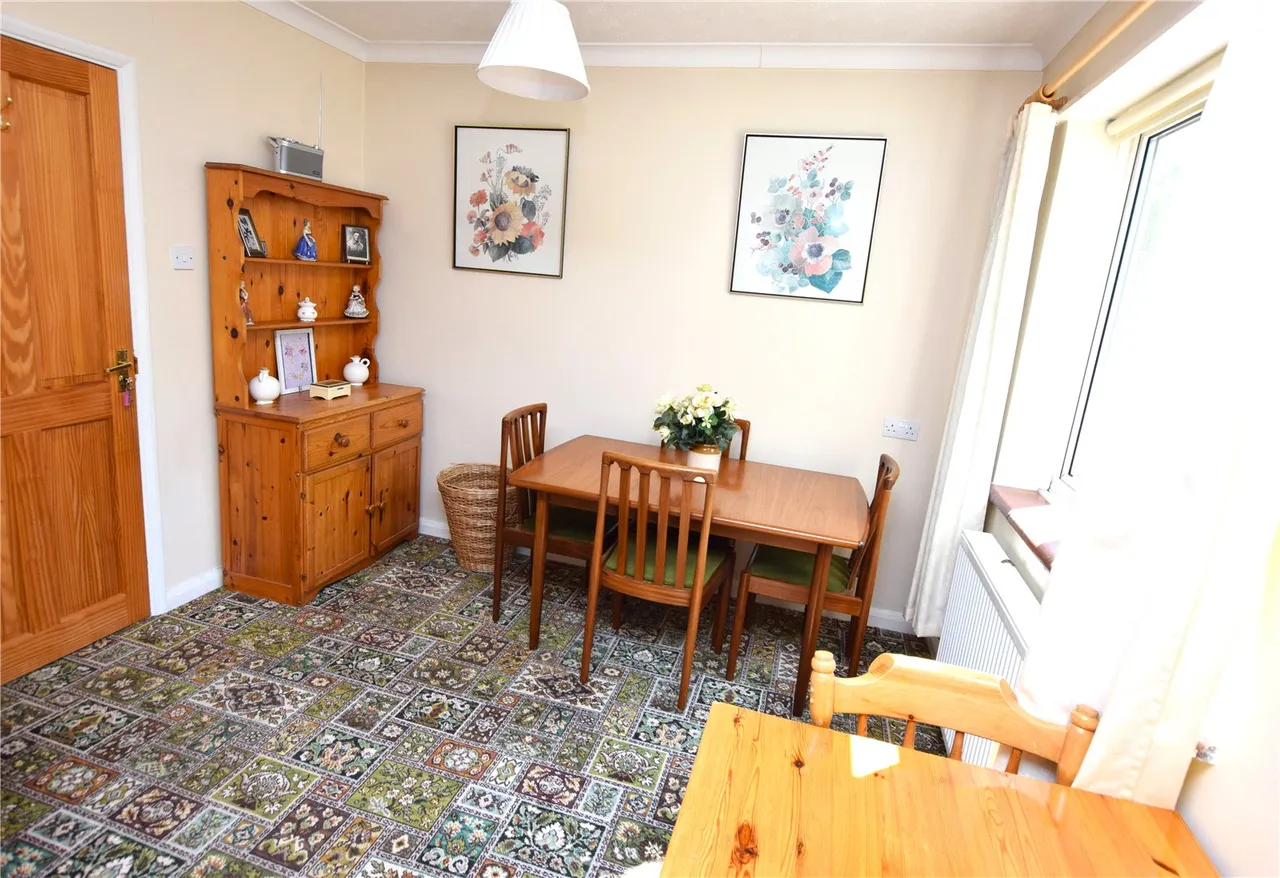 Carlyon Close, Farnborough, Hampshire, GU14 7BX, photo 7
