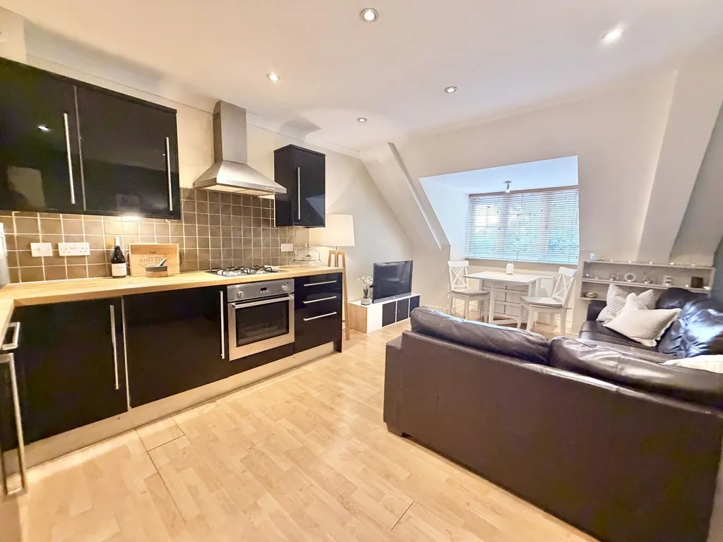 Frimley Green, Camberley, photo 2