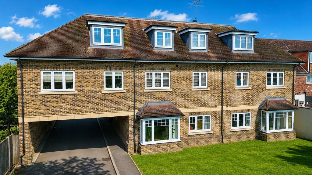 Frimley Green, Camberley, photo 8