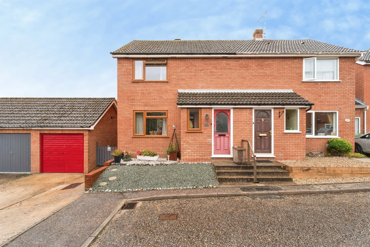 2 bed house for sale — Charles Close, Cromer