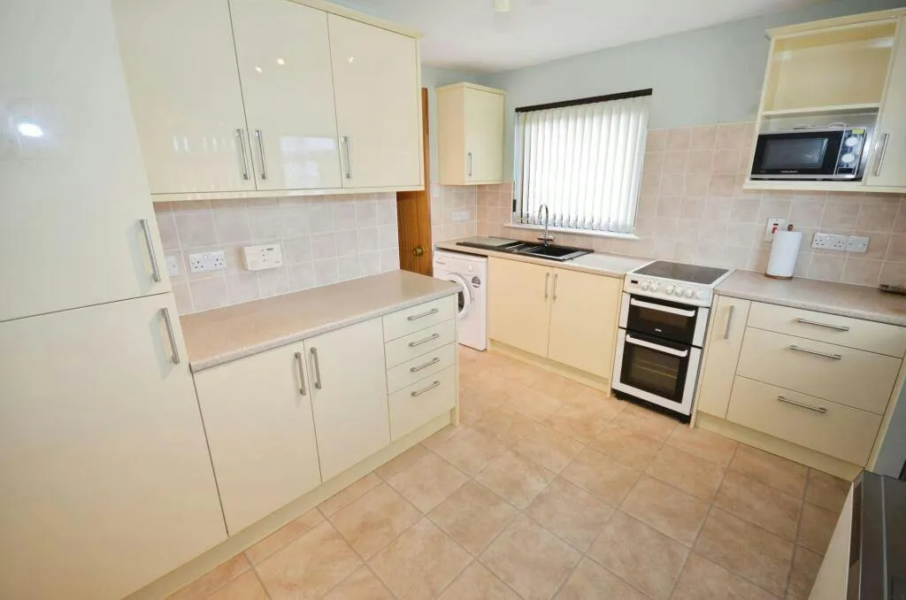Tower Court, Westhill, IV2, photo 7
